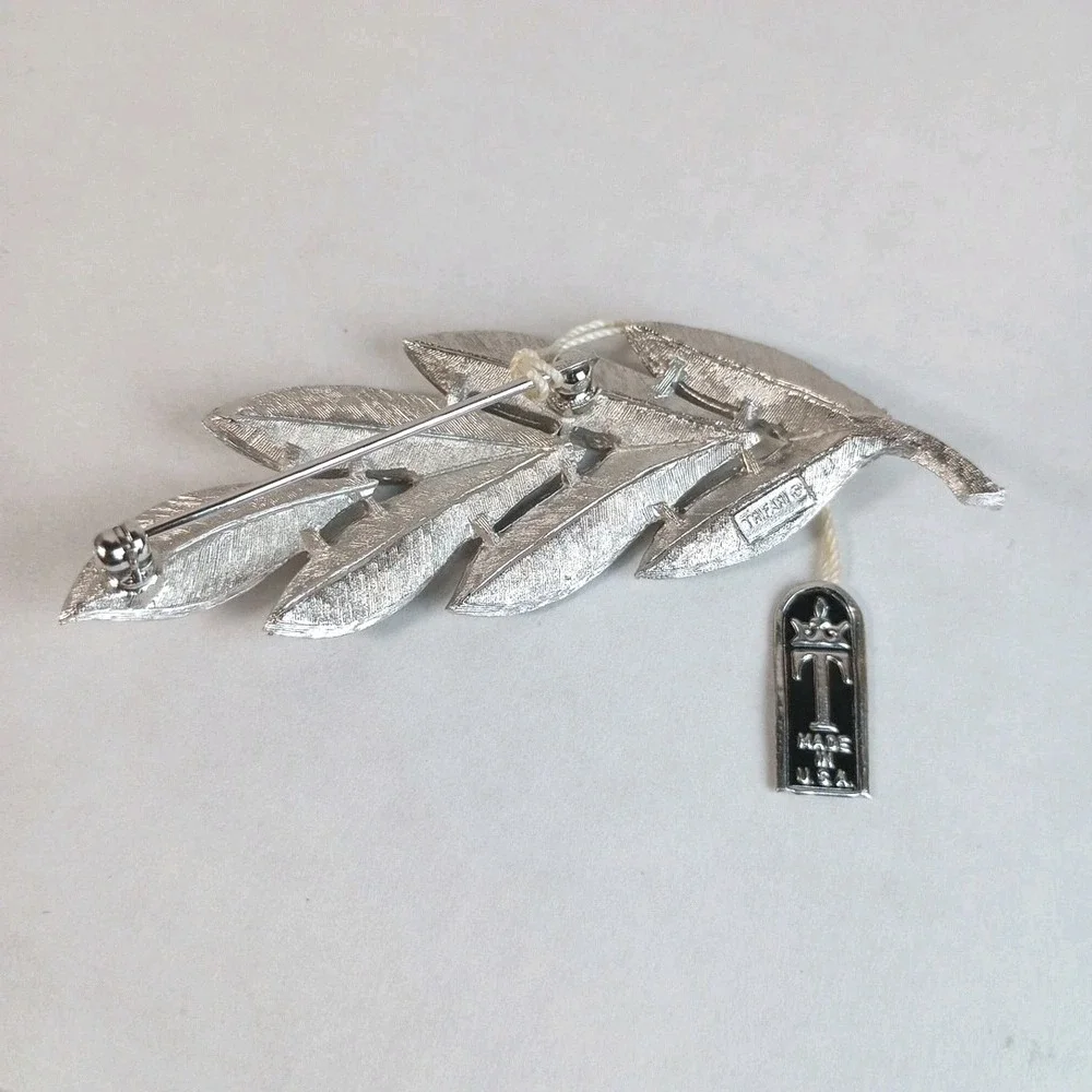 VTG NOS Crown Trifari Women Brooch Brushed Silver Tone Metal Leaves Long 2.75